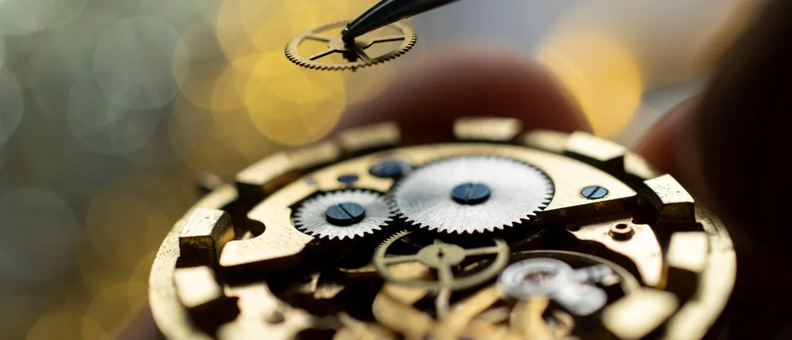 The Broken Watch Problem in Trading